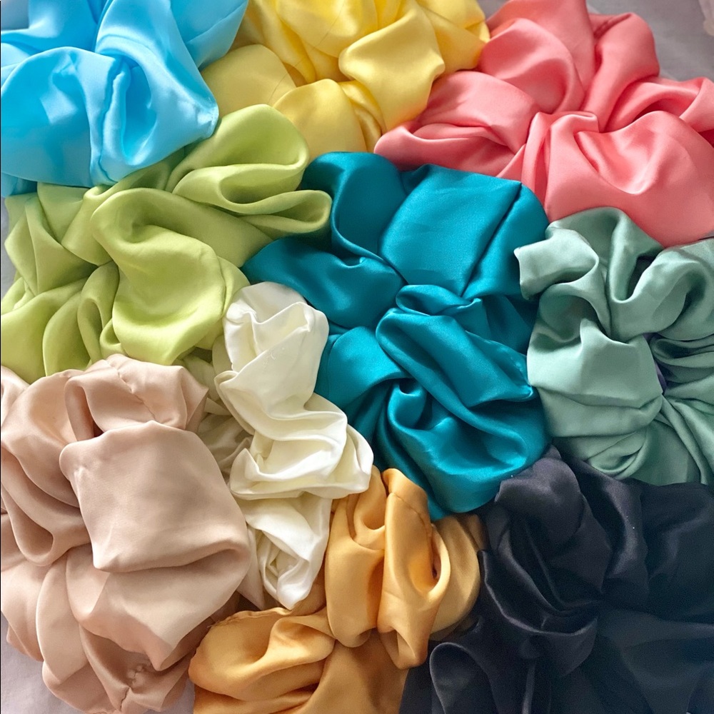 Oversize scrunchie